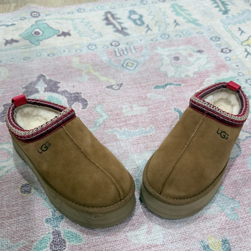 UGG TASMANS NEVER WORN!